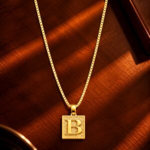 Colar Inicial Placa Premium Cravejado - B