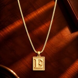 Colar Inicial Placa Premium Cravejado - E
