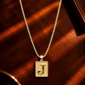 Colar Inicial Placa Premium Cravejado - J