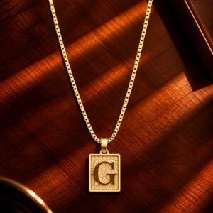 Colar Inicial Placa Premium Cravejado - G