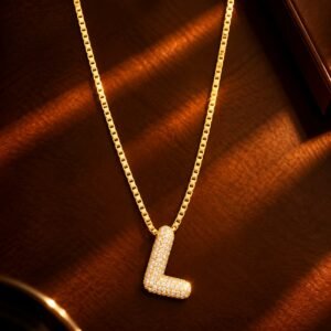 Colar Letra Bubble Cravejado Dourado - L