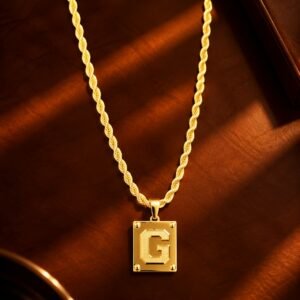 Colar Inicial Placa Premium - G