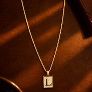Colar Inicial Placa Premium Cravejado - L