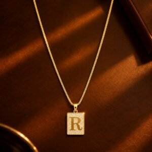 Colar Inicial Placa Premium Cravejado - R